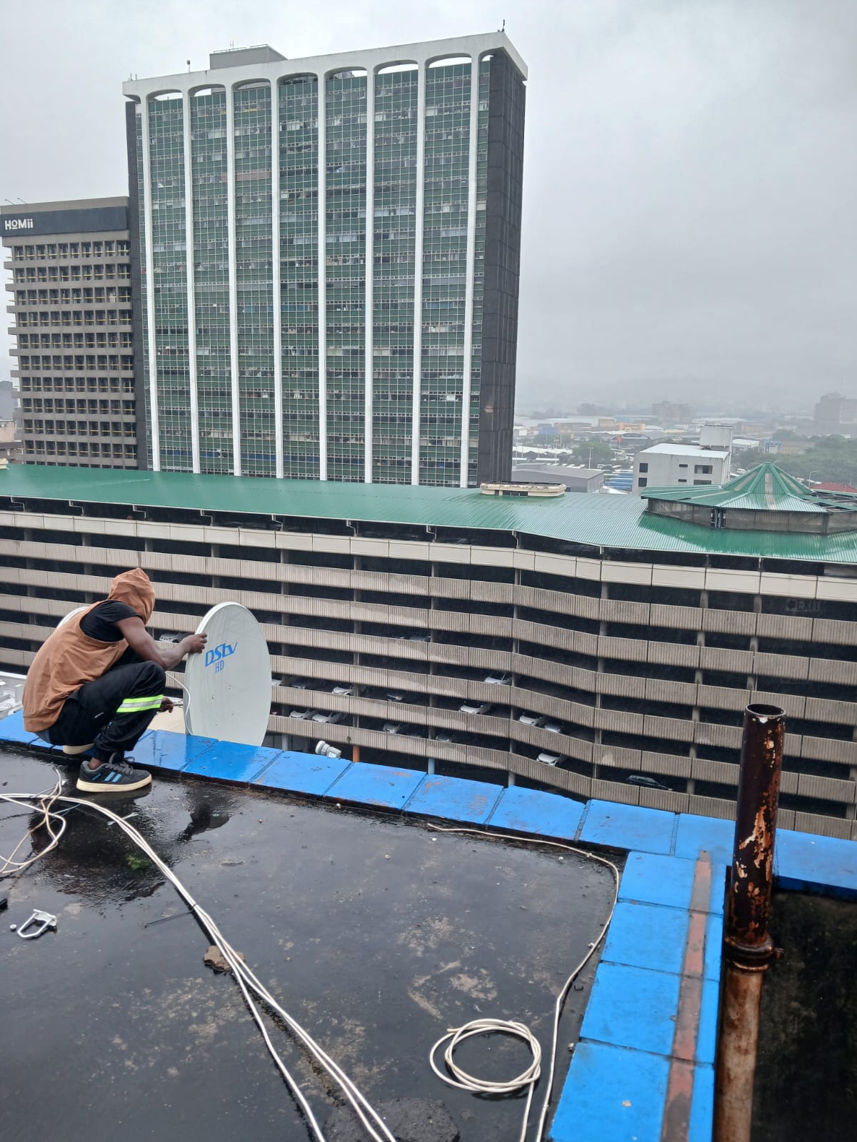 Installer DSTV technician aligning a DStv dish on a Durban rooftop